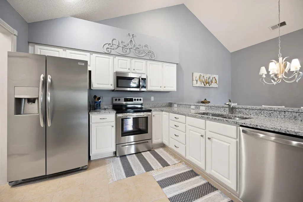 373 Chateau Place Bronston KY 42518