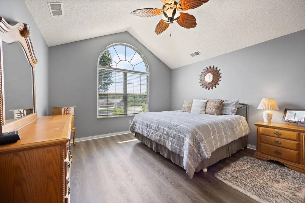 373 Chateau Place Bronston KY 42518