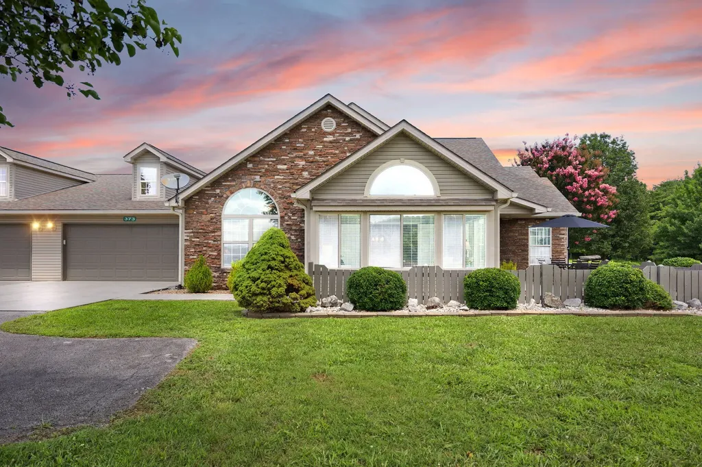 373 Chateau Place Bronston KY 42518