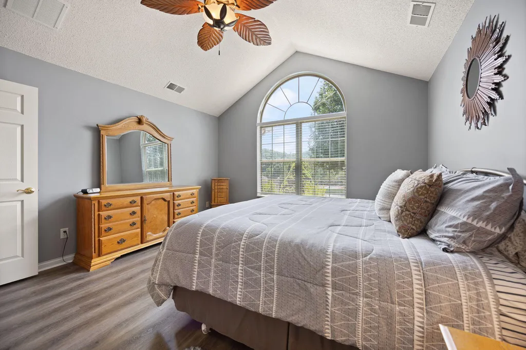 373 Chateau Place Bronston KY 42518