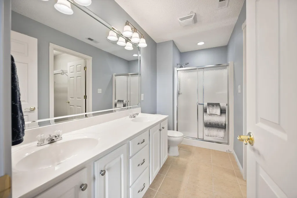 373 Chateau Place Bronston KY 42518
