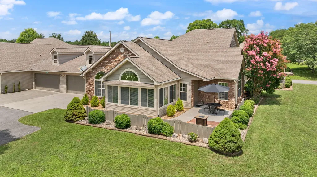 373 Chateau Place Bronston KY 42518