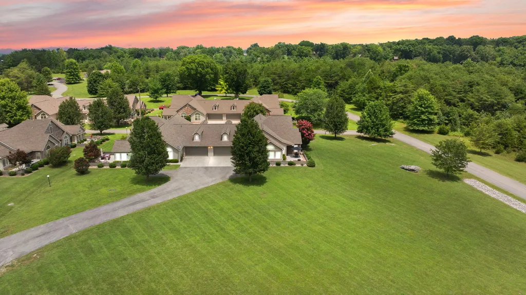 373 Chateau Place Bronston KY 42518