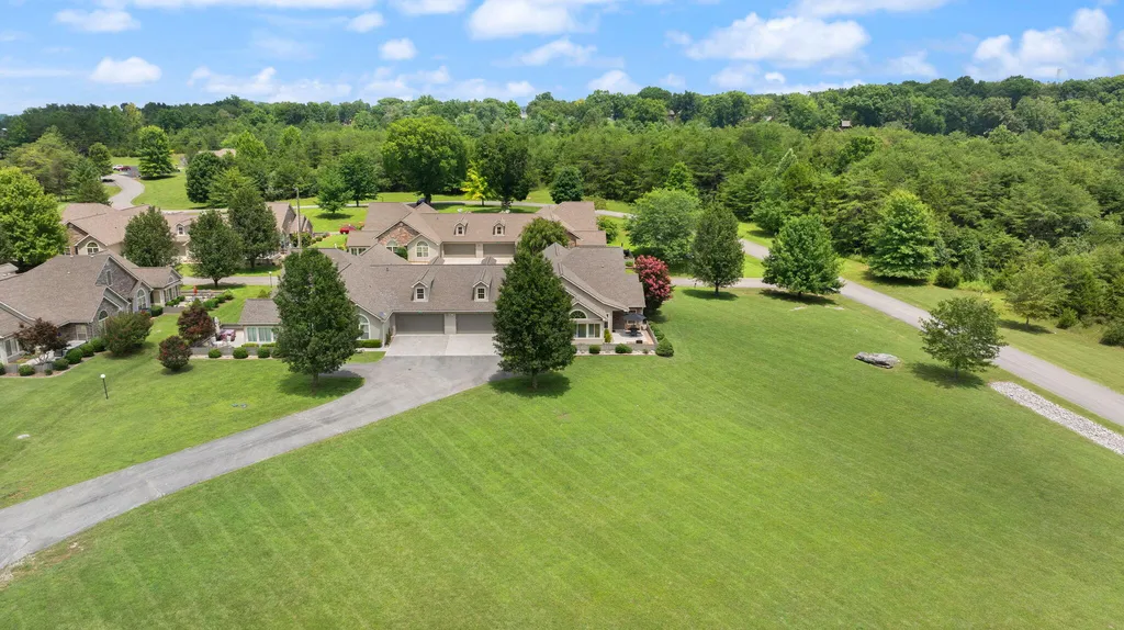 373 Chateau Place Bronston KY 42518