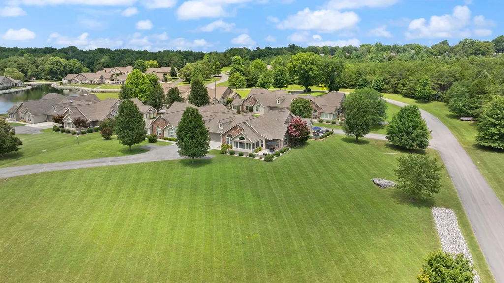 373 Chateau Place Bronston KY 42518