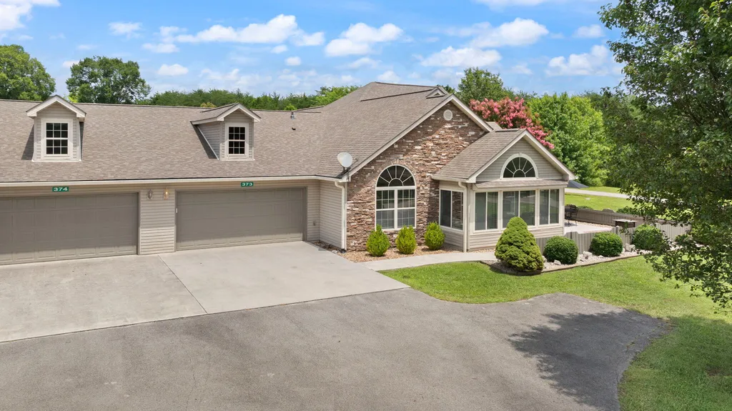 373 Chateau Place Bronston KY 42518