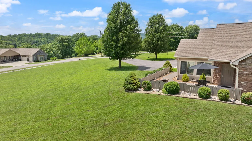 373 Chateau Place Bronston KY 42518