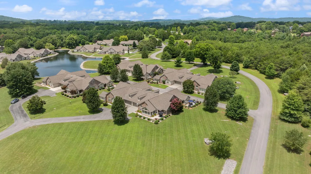 373 Chateau Place Bronston KY 42518