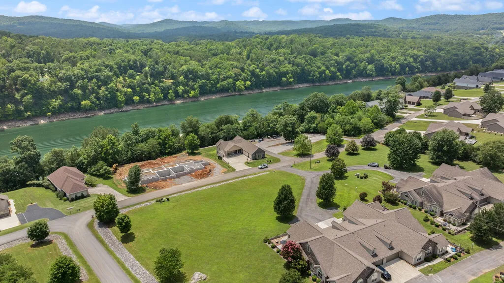 373 Chateau Place Bronston KY 42518