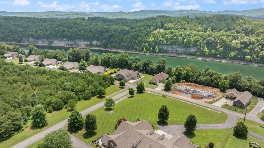 373 Chateau Place Bronston KY 42518