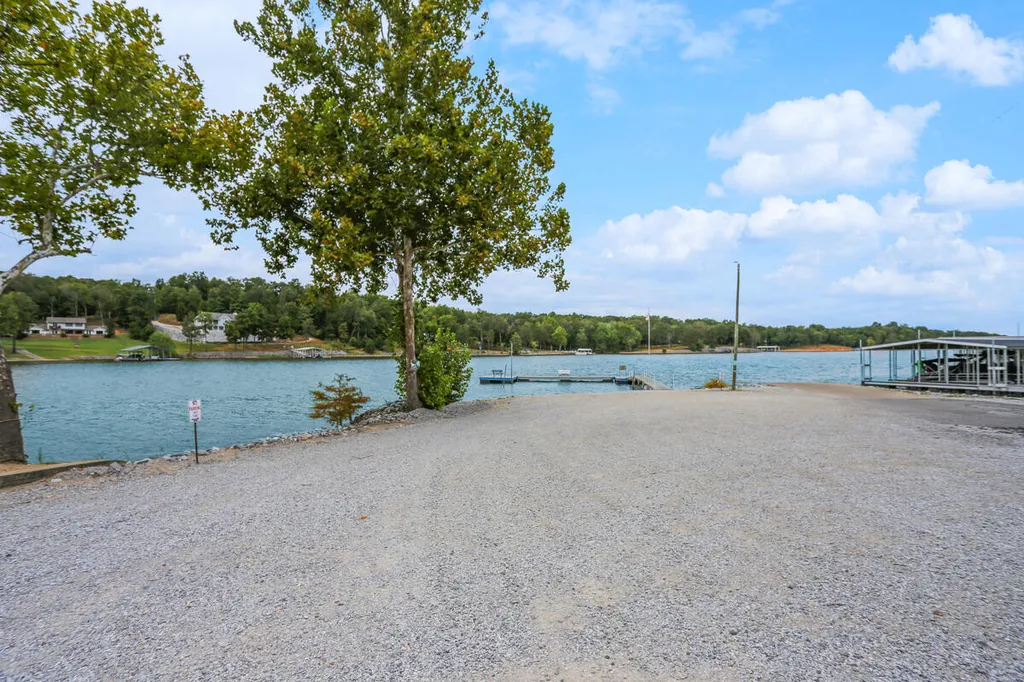 588 Cambridge Shores Drive Gilbertsville KY 42044