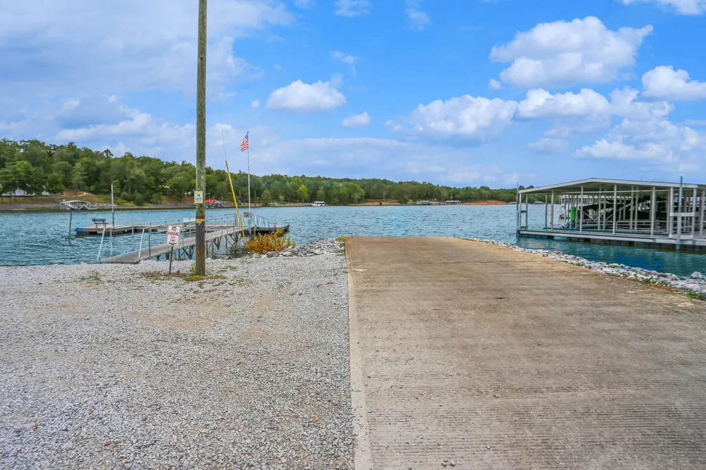 588 Cambridge Shores Drive Gilbertsville KY 42044