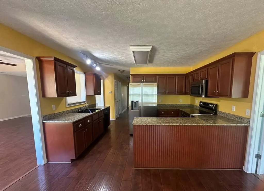 4071 Dixie Bee Line Highway Trenton KY 42286
