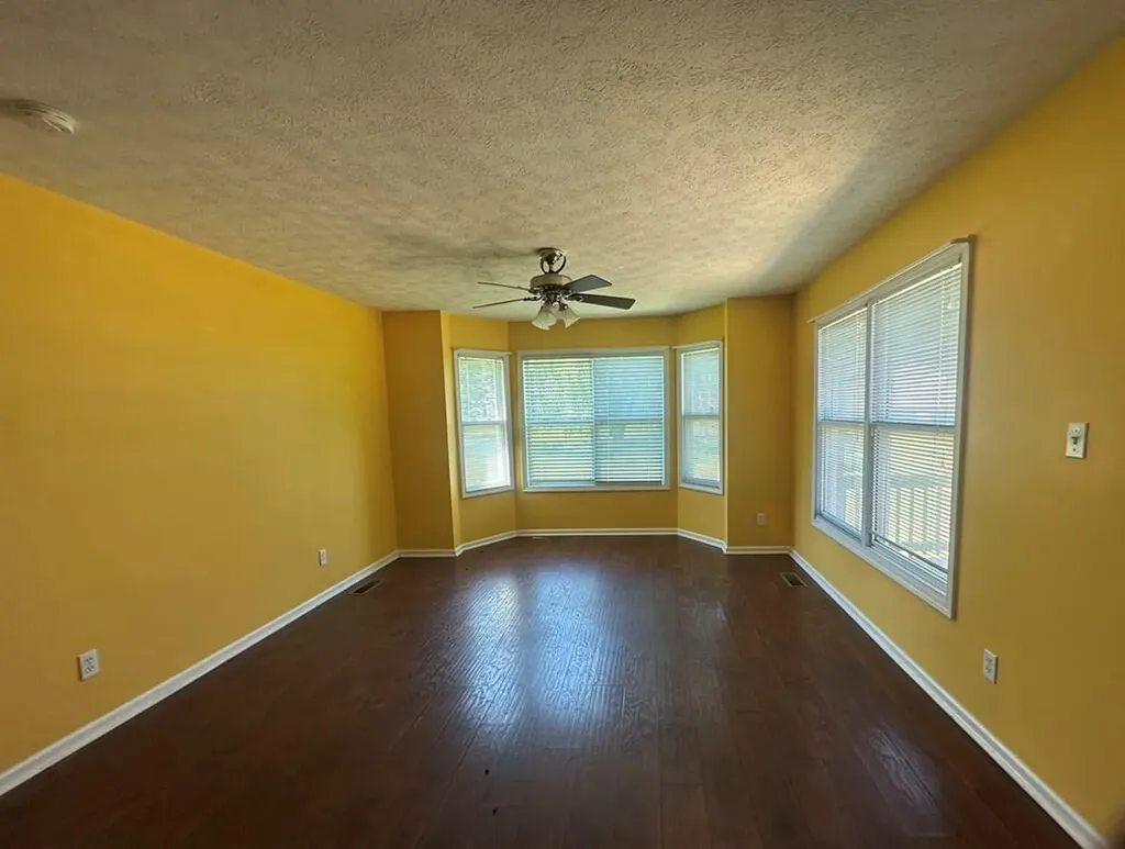 4071 Dixie Bee Line Highway Trenton KY 42286