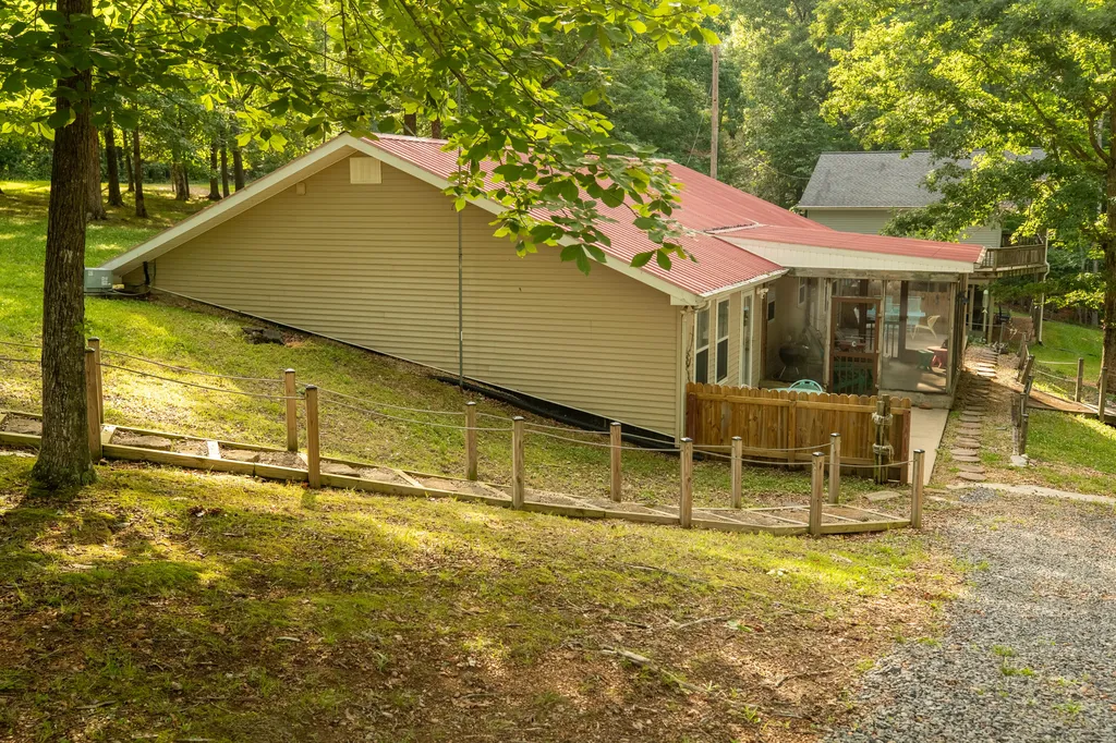 120 Veal Lane New Concord KY 42076