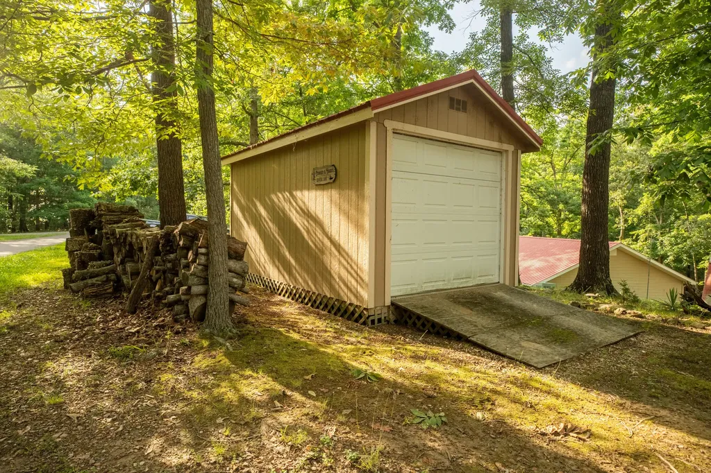120 Veal Lane New Concord KY 42076