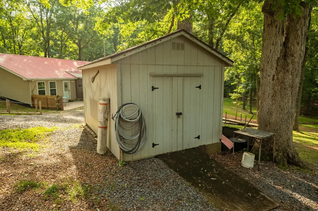120 Veal Lane New Concord KY 42076