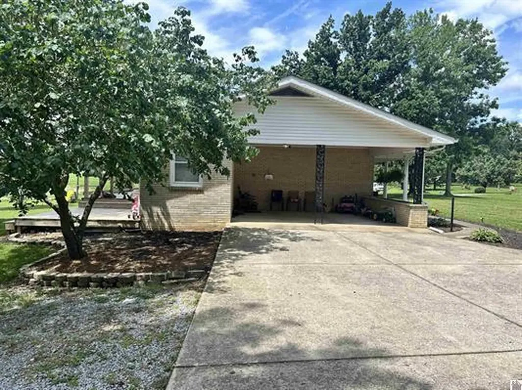 2215 Old Canton Pike Cadiz KY 42211