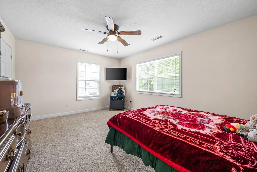 997 Wing Tip Circle Hopkinsville KY 42240