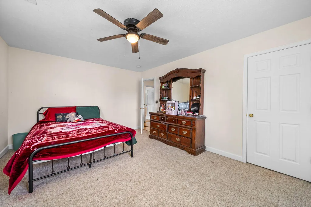 997 Wing Tip Circle Hopkinsville KY 42240