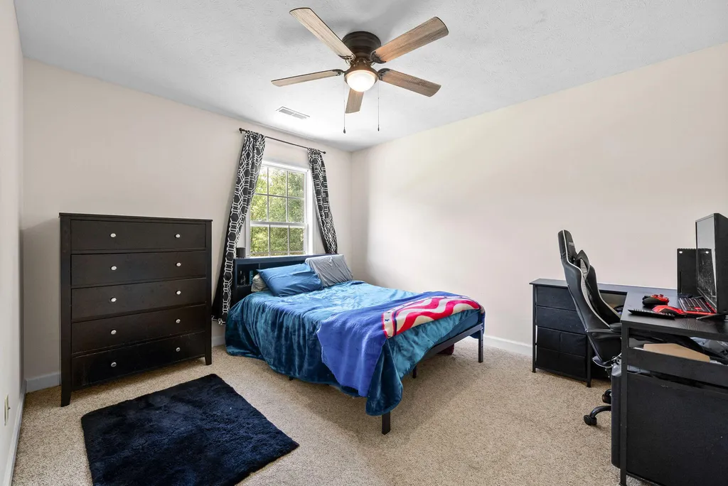 997 Wing Tip Circle Hopkinsville KY 42240