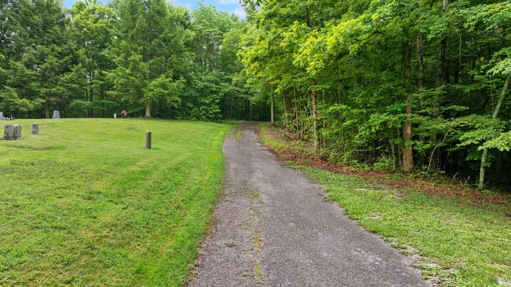 0000 0000 Mathis Road Mckee KY 40447