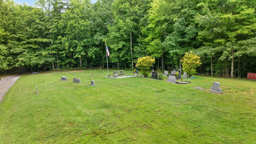 0000 0000 Mathis Road Mckee KY 40447