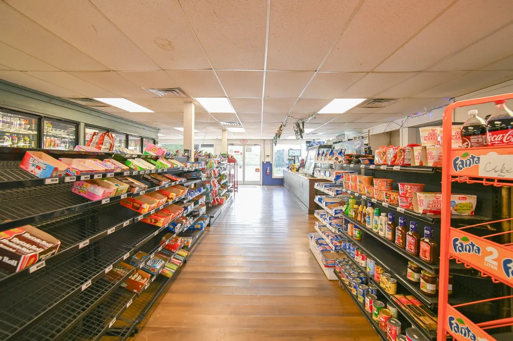 8196 State Route 121 S Mayfield KY 42066