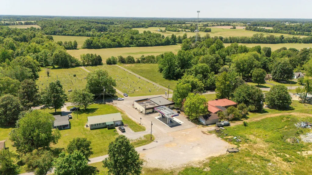 8196 State Route 121 S Mayfield KY 42066