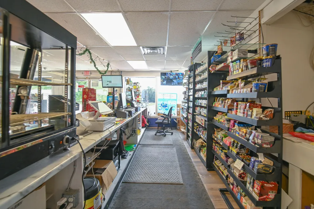 8196 State Route 121 S Mayfield KY 42066