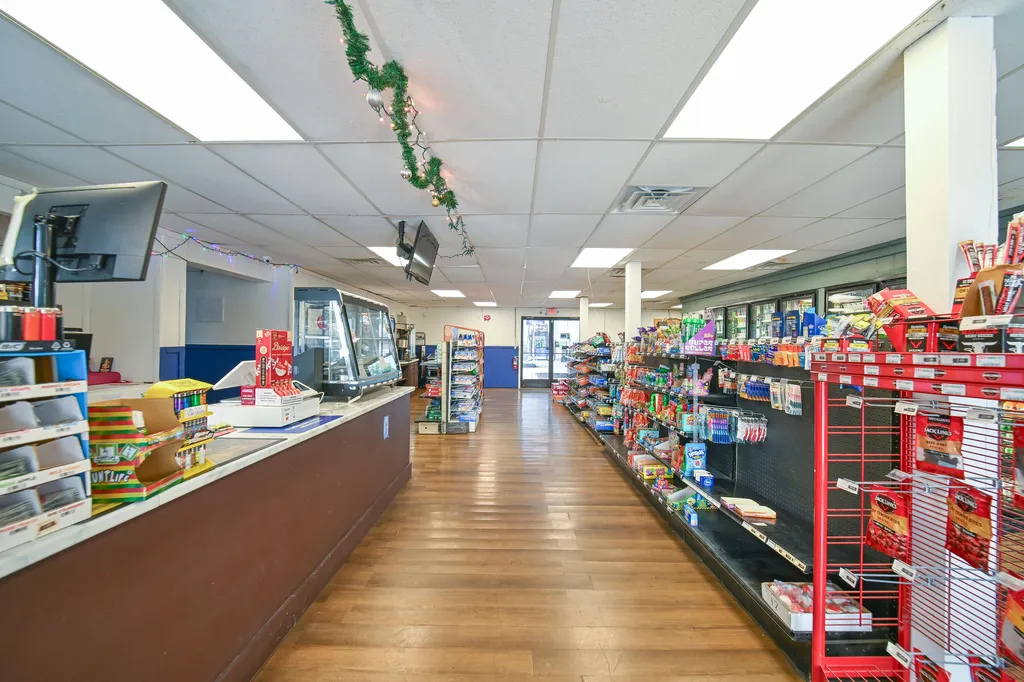8196 State Route 121 S Mayfield KY 42066