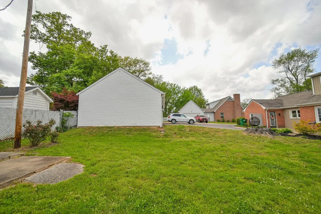 718 Backusburg Road Mayfield KY 42066