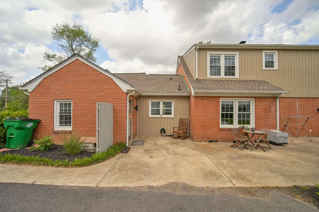 718 Backusburg Road Mayfield KY 42066