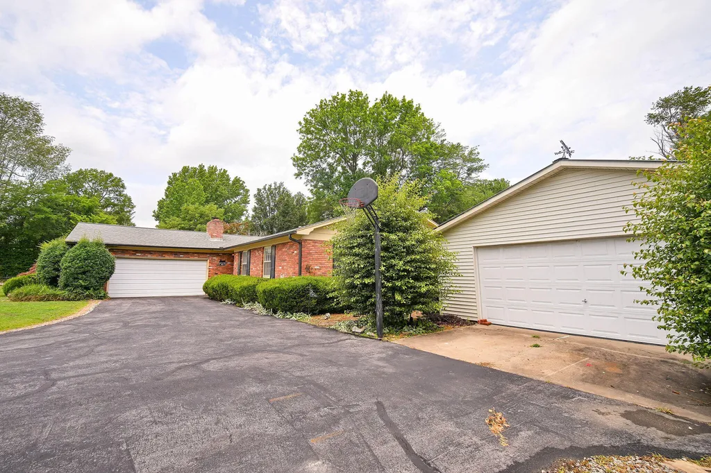165 Myrna Drive Paducah KY 42003