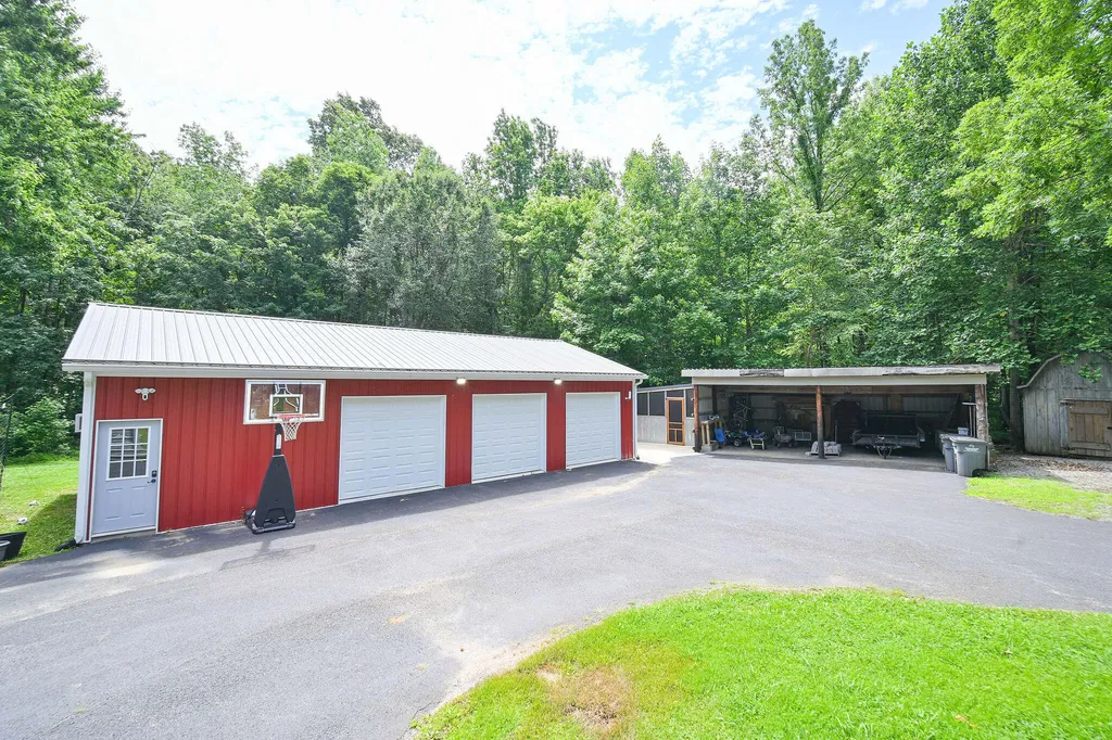 2050 Clark Line Road Paducah KY 42003