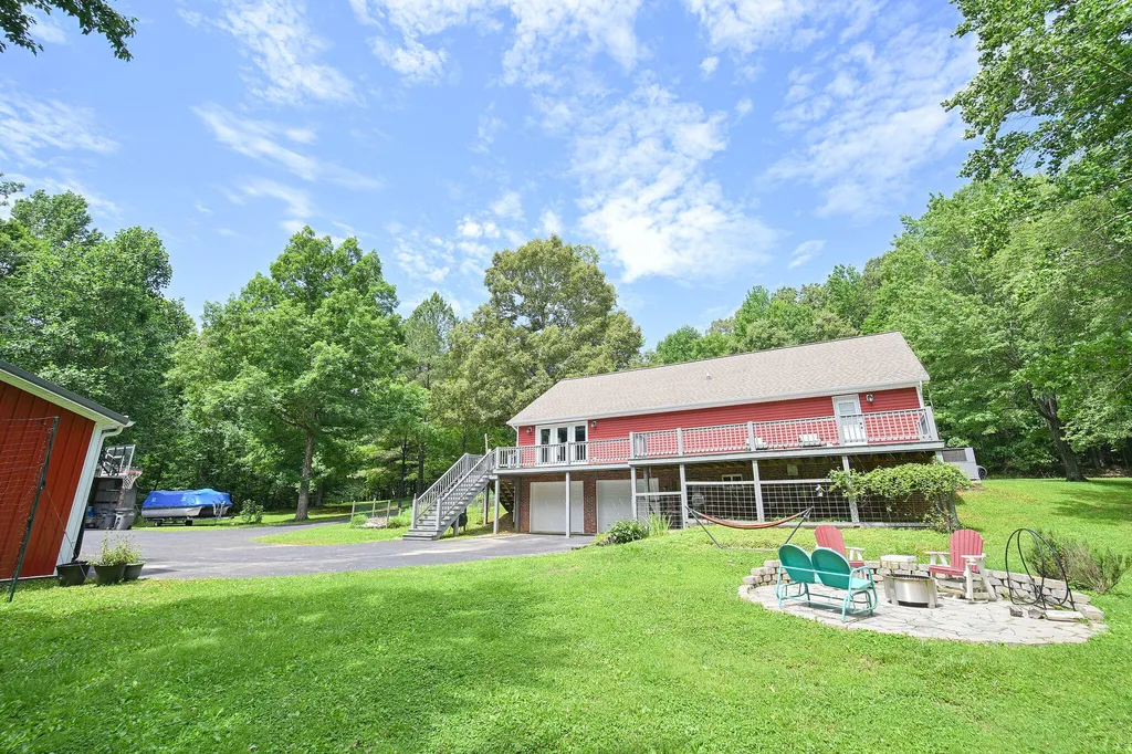 2050 Clark Line Road Paducah KY 42003