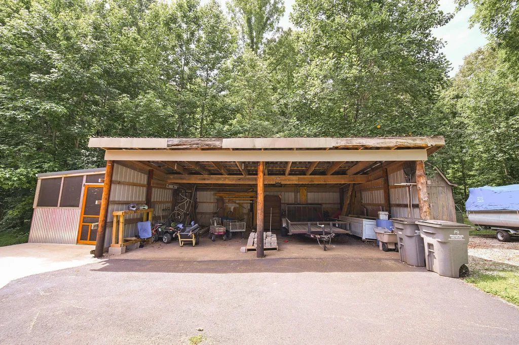 2050 Clark Line Road Paducah KY 42003