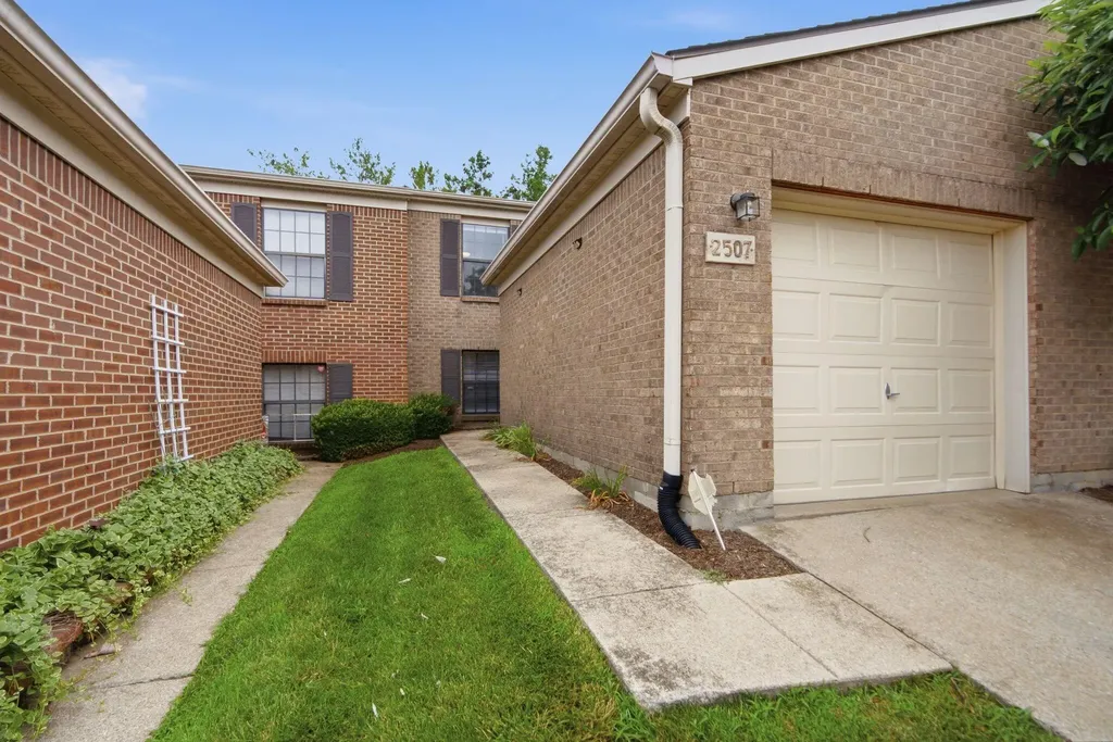 2507 Knightsbridge Lane Lexington KY 40509