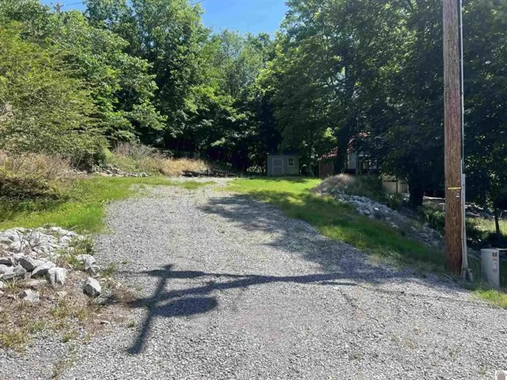 73 Lakeshore Drive Eddyville KY 42038