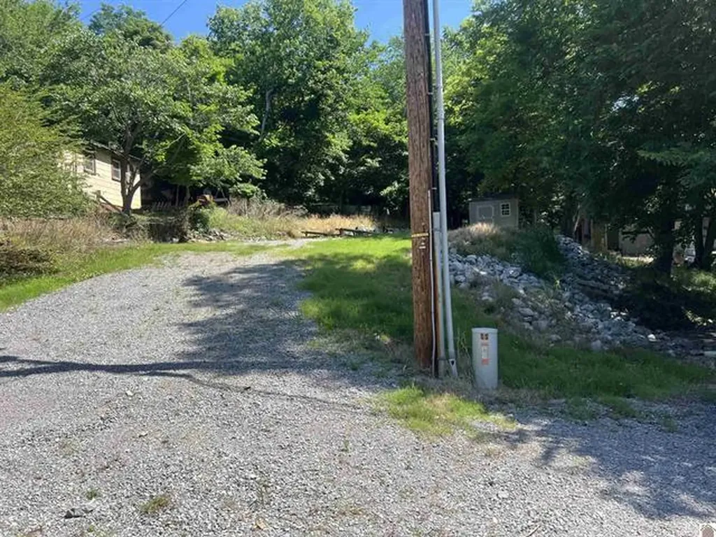 73 Lakeshore Drive Eddyville KY 42038