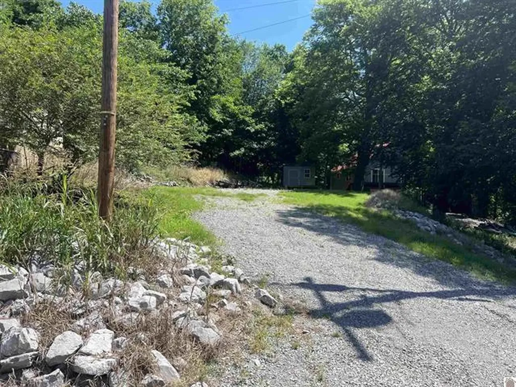 73 Lakeshore Drive Eddyville KY 42038