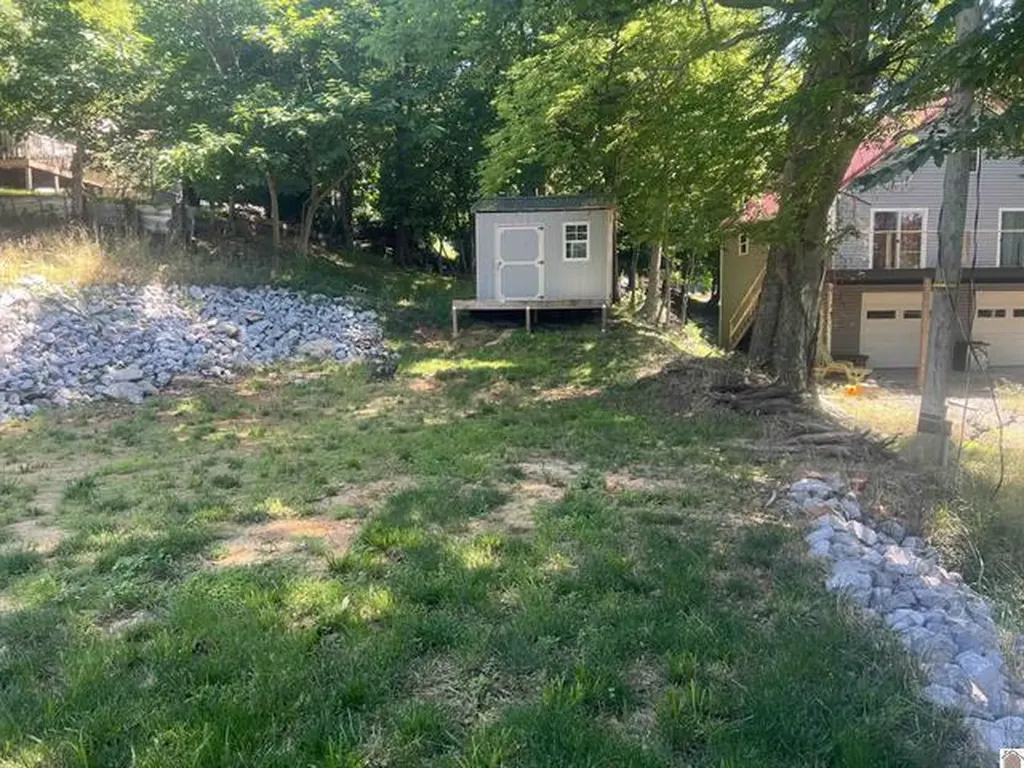 73 Lakeshore Drive Eddyville KY 42038