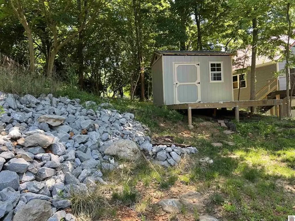 73 Lakeshore Drive Eddyville KY 42038
