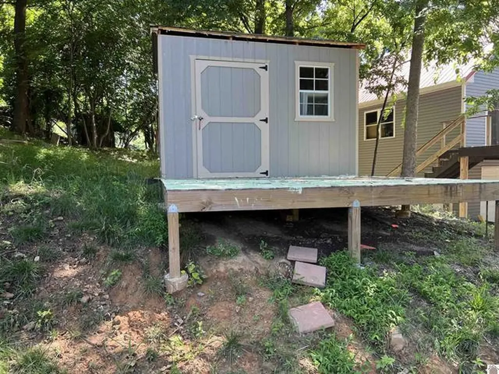 73 Lakeshore Drive Eddyville KY 42038