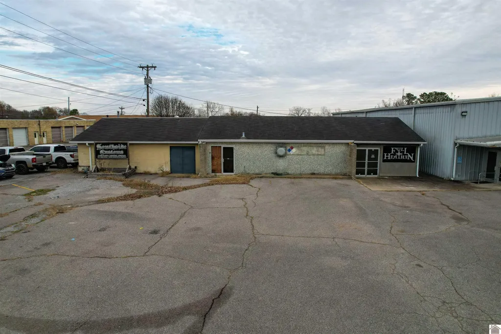 623 S 4th Street Murray KY 42071