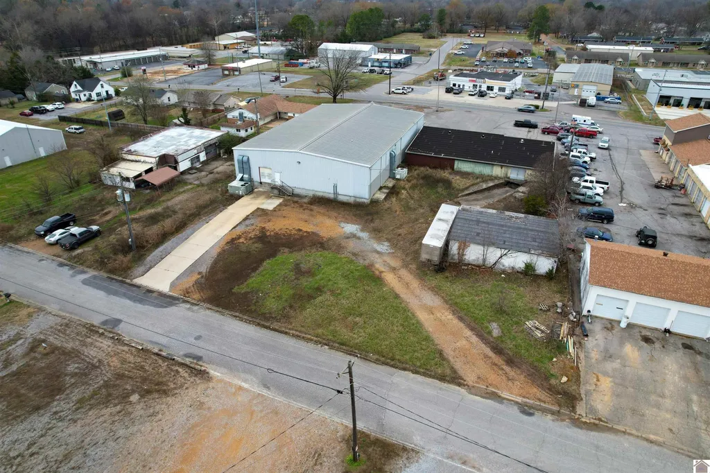 623 S 4th Street Murray KY 42071