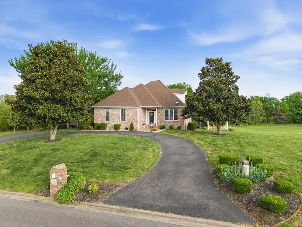 113 Clubhouse Drive Ledbetter KY 42058
