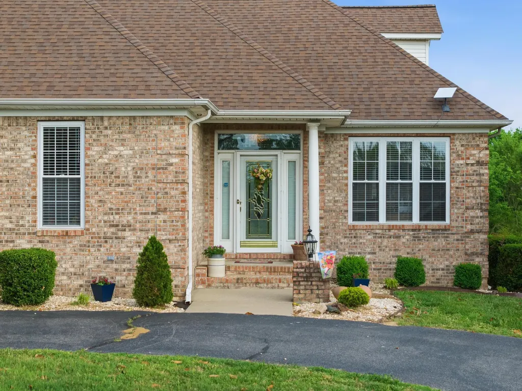 113 Clubhouse Drive Ledbetter KY 42058