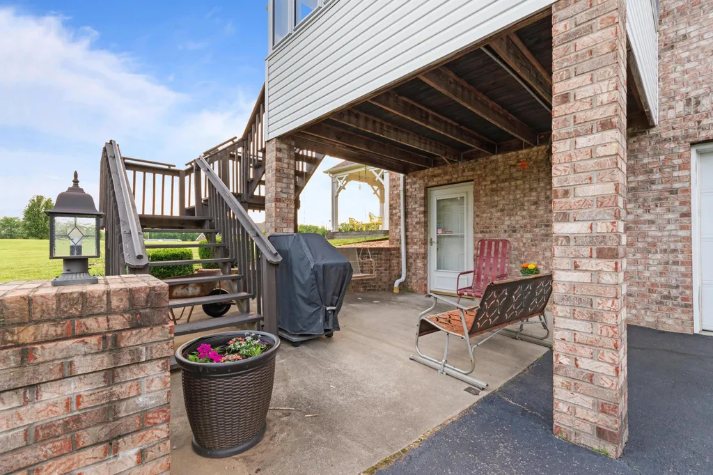 113 Clubhouse Drive Ledbetter KY 42058