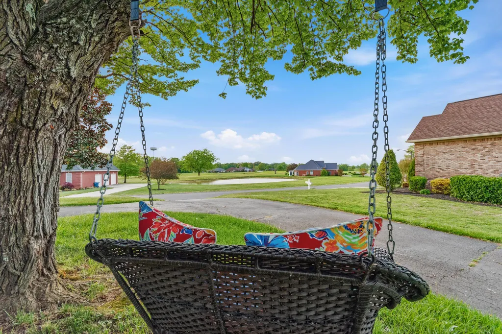 113 Clubhouse Drive Ledbetter KY 42058